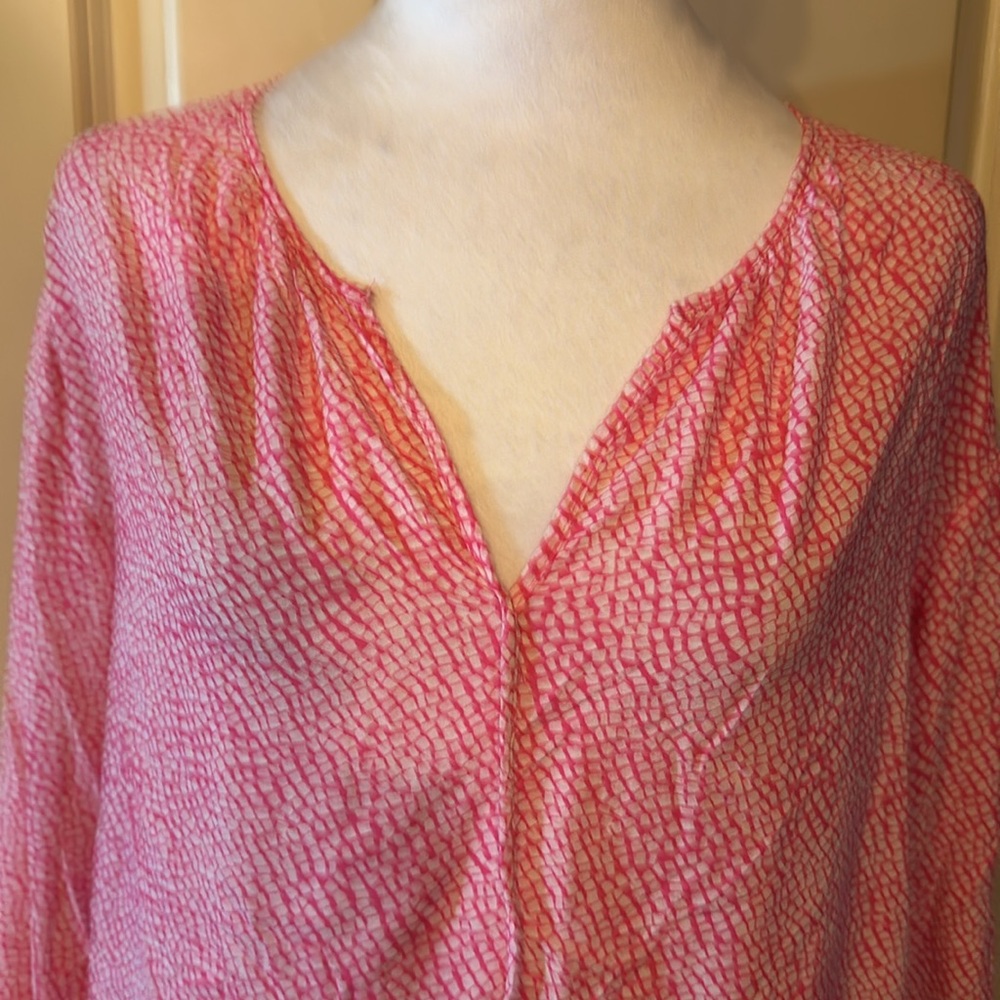 Pink&white 3/4 sleeve V neck summer top NEVER WORN from Macys